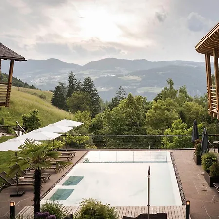 Presulis Hideaway & Restaurant 4*