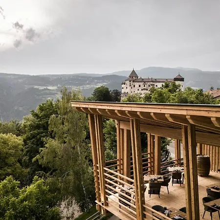 Presulis Hideaway & Restaurant 4*