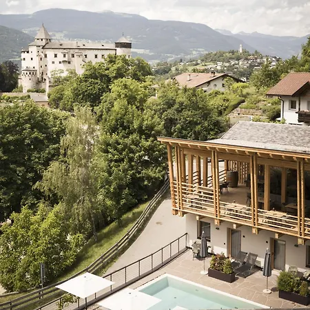 Presulis Hideaway & Restaurant