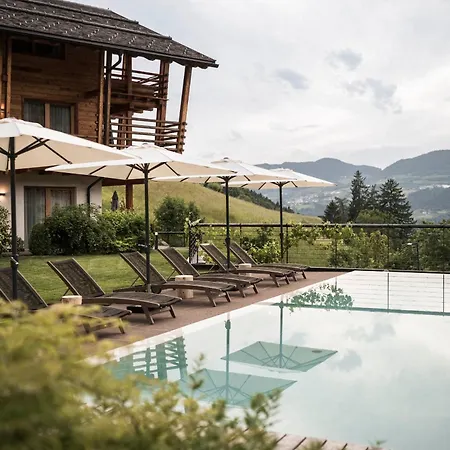 Presulis Hideaway & Restaurant