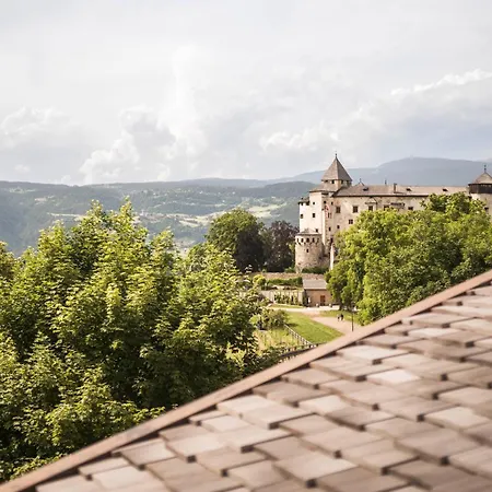 Presulis Hideaway & Restaurant Aparthotel 4*